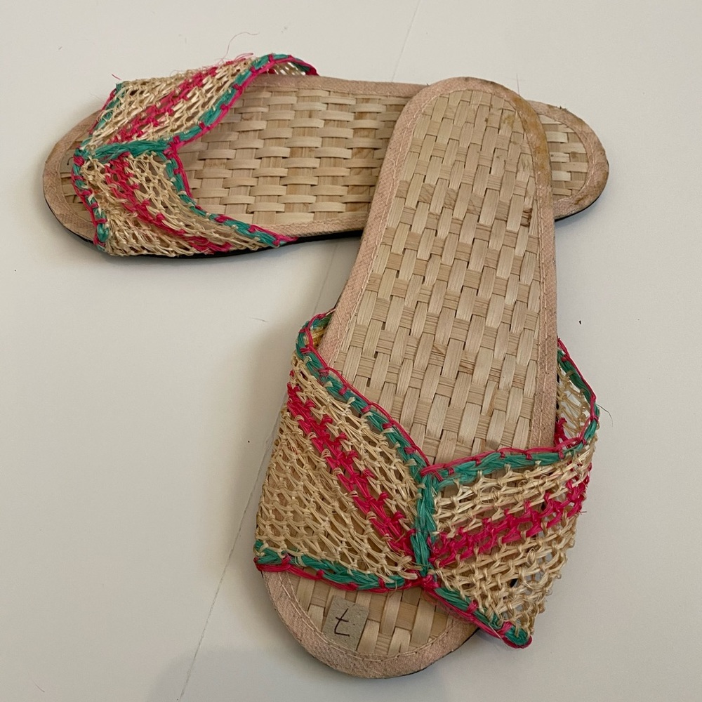 Natural Slippers - Picture 4 of 5
